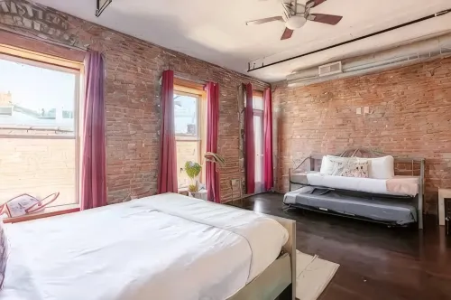 Downtown Crossroads KC Art Loft - Homestays