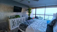Direct Oceanfront in the Heart of Waikiki! Spectacular New Custom Reno!!! - Bungalows