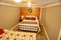 Westby Hideaway: Charming & Cozy 2-Bedroom Cabin on a Peaceful Dead-End Road. - 3-Star
