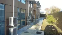 Stopforths Premium Accommodation - parking