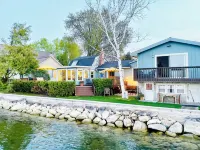 Lilly on Lake Charlevoix - 2-Sterne