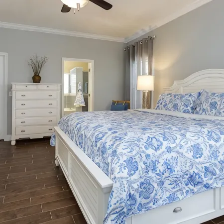 MARCH LAST MINUTE AVAILABLE!