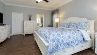 MARCH LAST MINUTE  AVAILABLE! - 4-Star