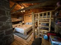 Rustic Oak Log Cabin in the Ponderosa Pines great for a quiet get away.
