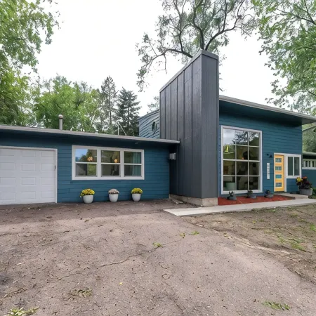 Jaw-dropping artistic mid-century modern home! Close to medical centers