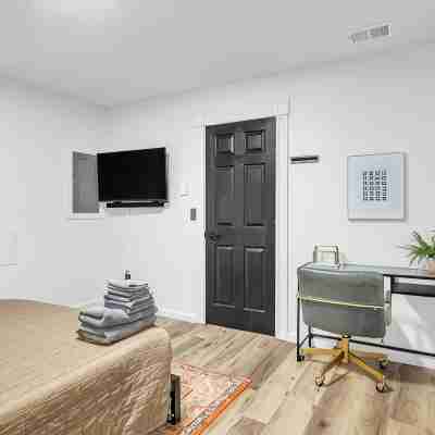 The Smith Victorian 2BR Brownstone Apartment Rooms