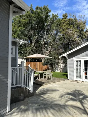 4/3 West LA Modern Bungalow Home Hotels in West Los Angeles