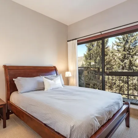 Riverfront 2BR2BA Condo. Sauna, Pool & Hot Tub. Minutes to Vail & Beaver Creek.