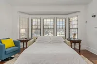 Heart of Elmwood Village cozy apartment - Apartments