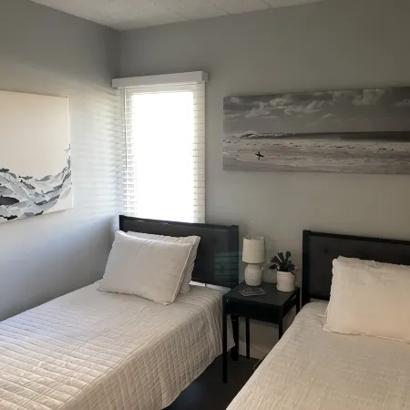 100 Yards to the Beach in the Heart of Ocean City 42nd St. 2 Bed 2 Bath Sleeps 6