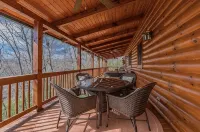 Luxury Log Cabin + Hot Tub + Mins to Downtown Dahlonega - 4 stjerner