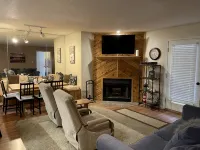 Comfy ski and mountain bike condo walking distance to lift! - 3つ星
