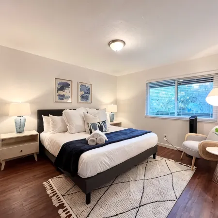 Cozy and quiet 2B/1b in Downtown