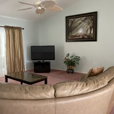Beautiful Home With Heated Pool In A Nice Neighborhood