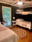 Private Mountain Haven: Hot Tub, Hiking & Activities Nearby - Homestays