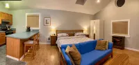 Cute Cottage Close To Town and Bike Trails - Kitchen