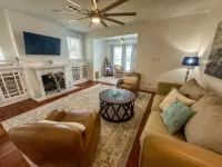 Villa Soaking Tub Private Backyard Downtown - 4-Star