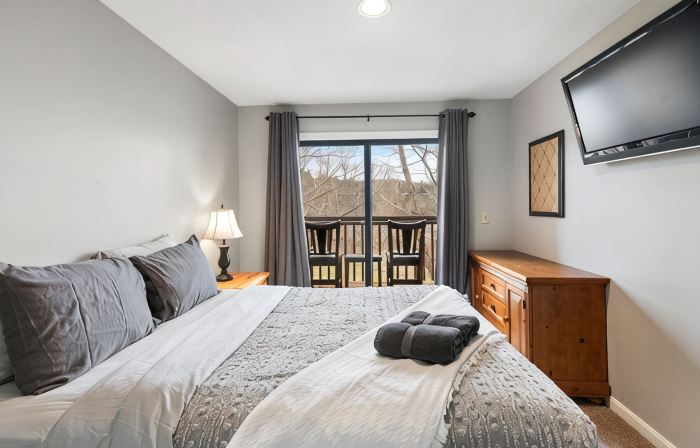 Mount Snow Condo: 4 min Walk to Sundance Lift (High Speed - 6 Seat)