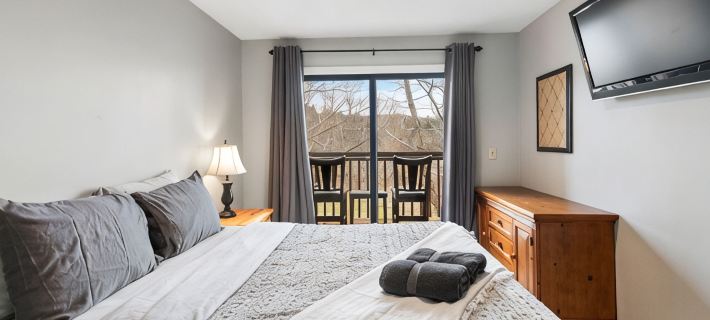 Mount Snow Condo: 4 min Walk to Sundance Lift (High Speed - 6 Seat) Hotels in Dover
