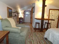 Vogelsang Guesthouse, 5 Minute Walk to Downtown West Jefferson. - Wi-Fi