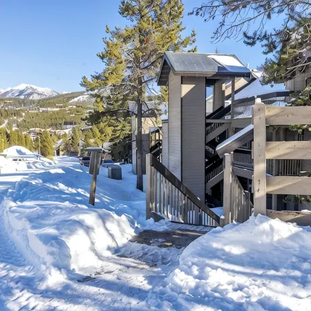 Cozy Condo in an incredible location.