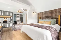 ★Lake Views ★ Hot tub ★ King Beds ★ Mins to All - واي فاي