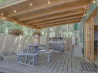 Cozy with Modern Comforts, EV Charger, Huge Fenced Yard, Last Minute Feb Deals - Alppimaja