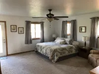 Central located. Includes finished 2 car garage! 1 minute from beach! - Homestays