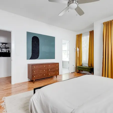 Elegant 3-Bedroom Home with Stunning Rooftop Deck & Dining Area