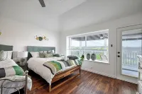 Spacious 4-bedroom house in peaceful Irving with WiFi, AC, Keyak fun - Bungalows
