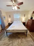 Upscale City Cottage Getaway - 부티크