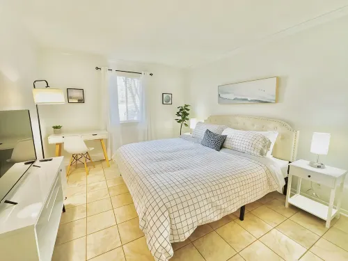 Apartment near downtown. - 3-Star