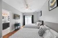 Charming 3-Bedroom Townhome Near Historic Downtown + Balcony + Lake Access - 3-Star