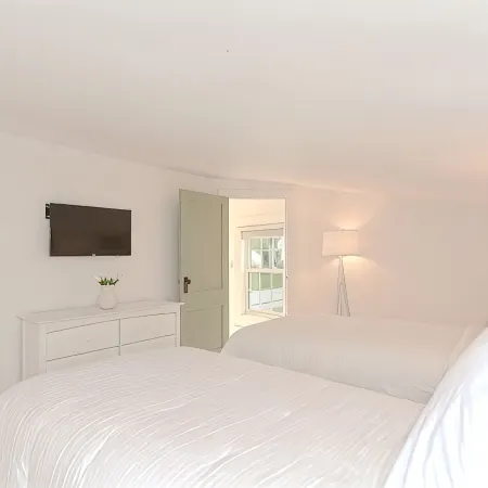 Arden House DT Mystic 3BR Lux Family Getaway