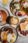 Hotel Fort des Moines, Curio Collection by Hilton - 조식 운영