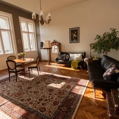 Camino Home Hotels near Cetatuia Park