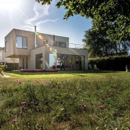 House on the Havelbogen directly on the water with canoe and jetty, garden apartment