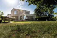 House on the Havelbogen directly on the water with canoe and jetty, garden apartment - Family
