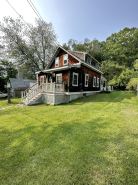 Classic New England Bunkhouse- Home for the whole family!