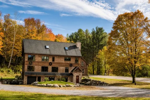 Large Mountain Lodge, Pet Friendly, w/ Hot Tub, and Sports Bar/Game Room. - balcony