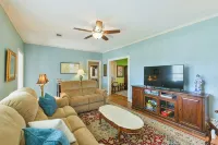 BEE in BRENHAM Holiday Cottage - Premium location walking distance to downtown - Boutique