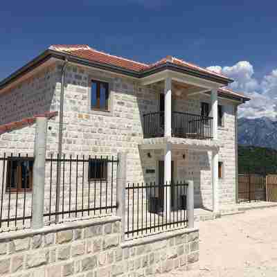 LUXURY STONE VILLA, INFINITY POOL, STUNNING SEA & MOUNTAIN VIEWS OVER BOKA BAY Hotel Exterior