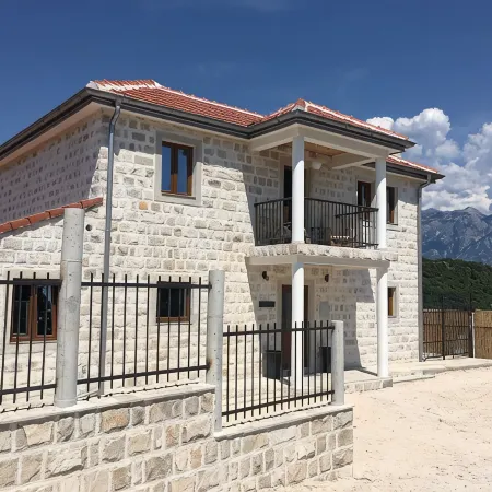 LUXURY STONE VILLA, INFINITY POOL, STUNNING SEA & MOUNTAIN VIEWS OVER BOKA BAY