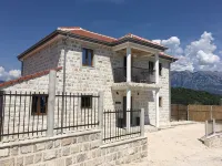 LUXURY STONE VILLA, INFINITY POOL, STUNNING SEA & MOUNTAIN VIEWS OVER BOKA BAY - 3 stjerner