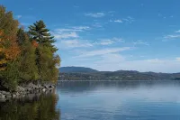 Airy Studio with Lake Access & Views, AC, 5Min to Downtown - Homestays