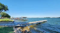 Newly Renovated Lakefront w/ Private Dock, Game Room, Kayak, Paddle Boat - 3つ星