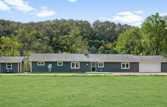 Large Family Home with Private Dock and Launch Ramp