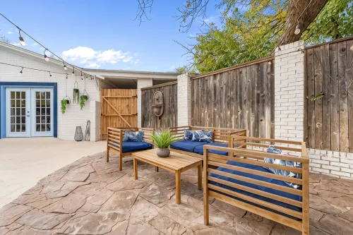 Pool House Paradise - 1BD / 1 Bath - Near TTU - 4 estrellas