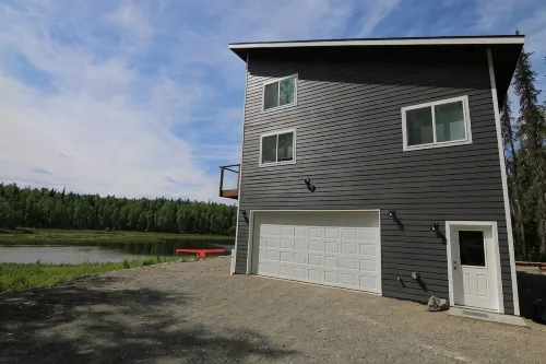 Lake front - 2 bedroom, 1 loft home with hot tub - Homestays