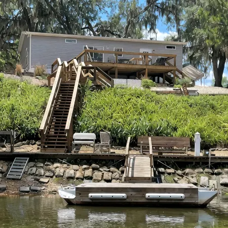 Sportsman's Bluff sits high above a deepwater canal with the river minutes away!